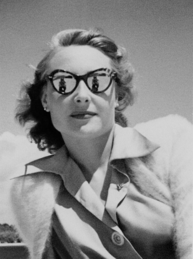 Julietta Looks Ahead, Portinho da Arrábida, 1949 (photo borrowed from Luis Silva Pinto )