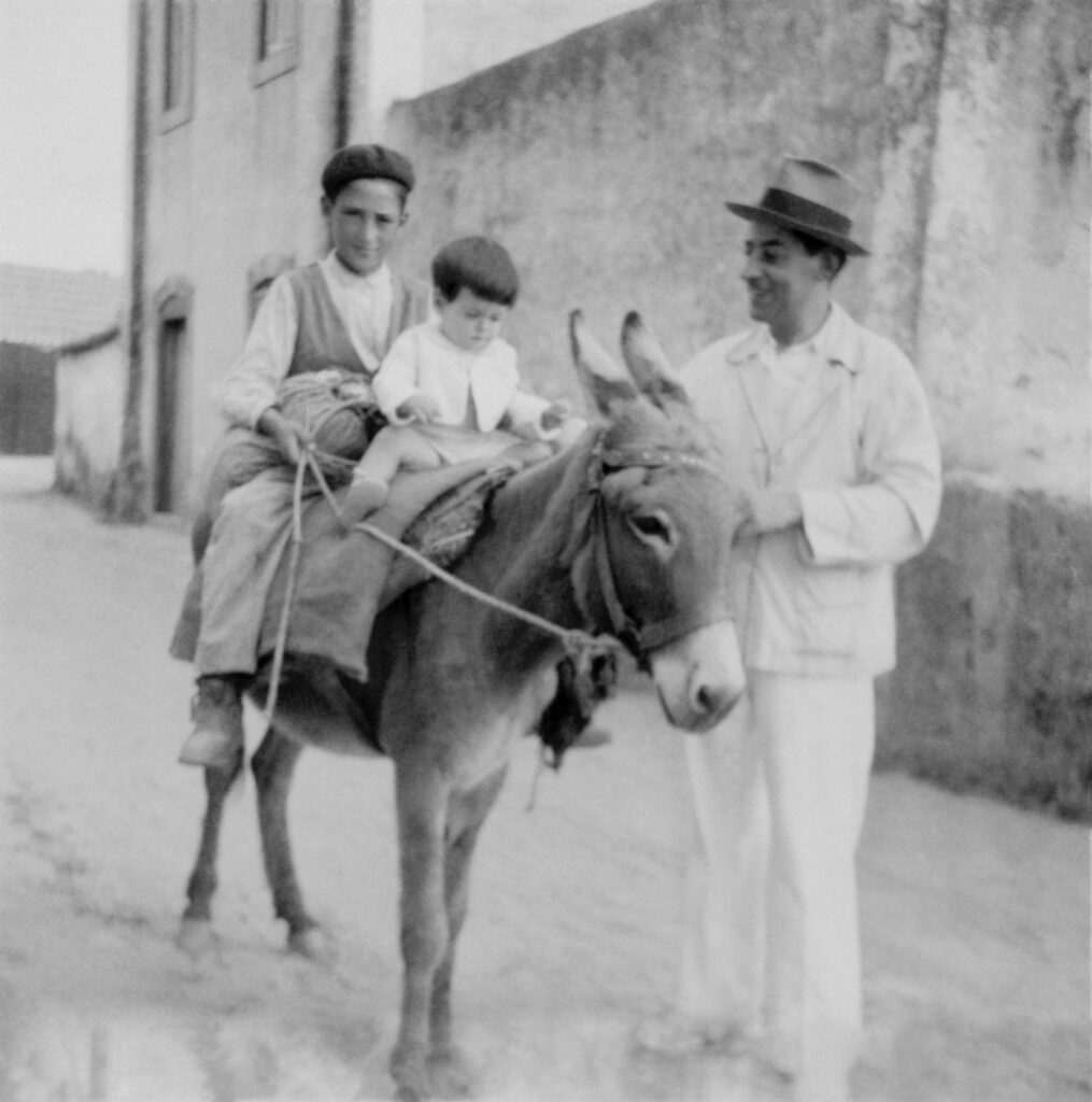 Nuno Hits the Road, Lisbon, circa 1930's