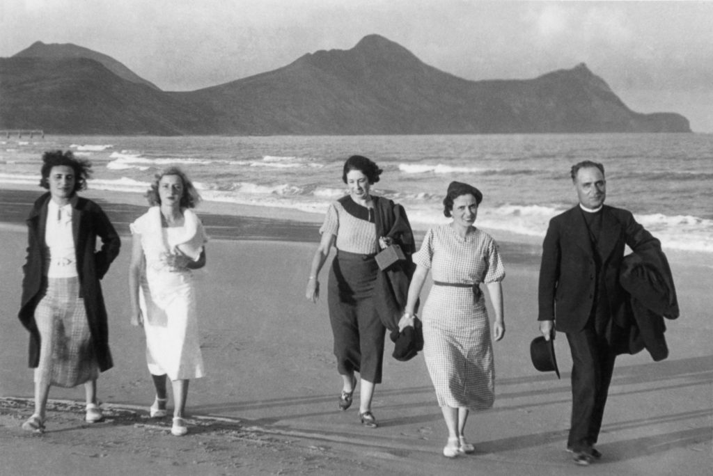 Album V: Valentina and the Sweethearts, Porto Santo, 1934